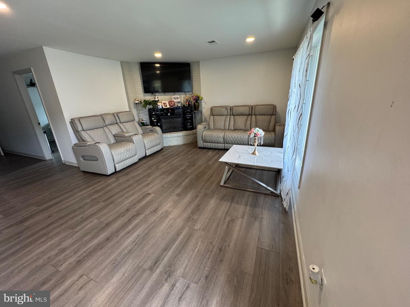 1314 E Holly Avenue photo 3