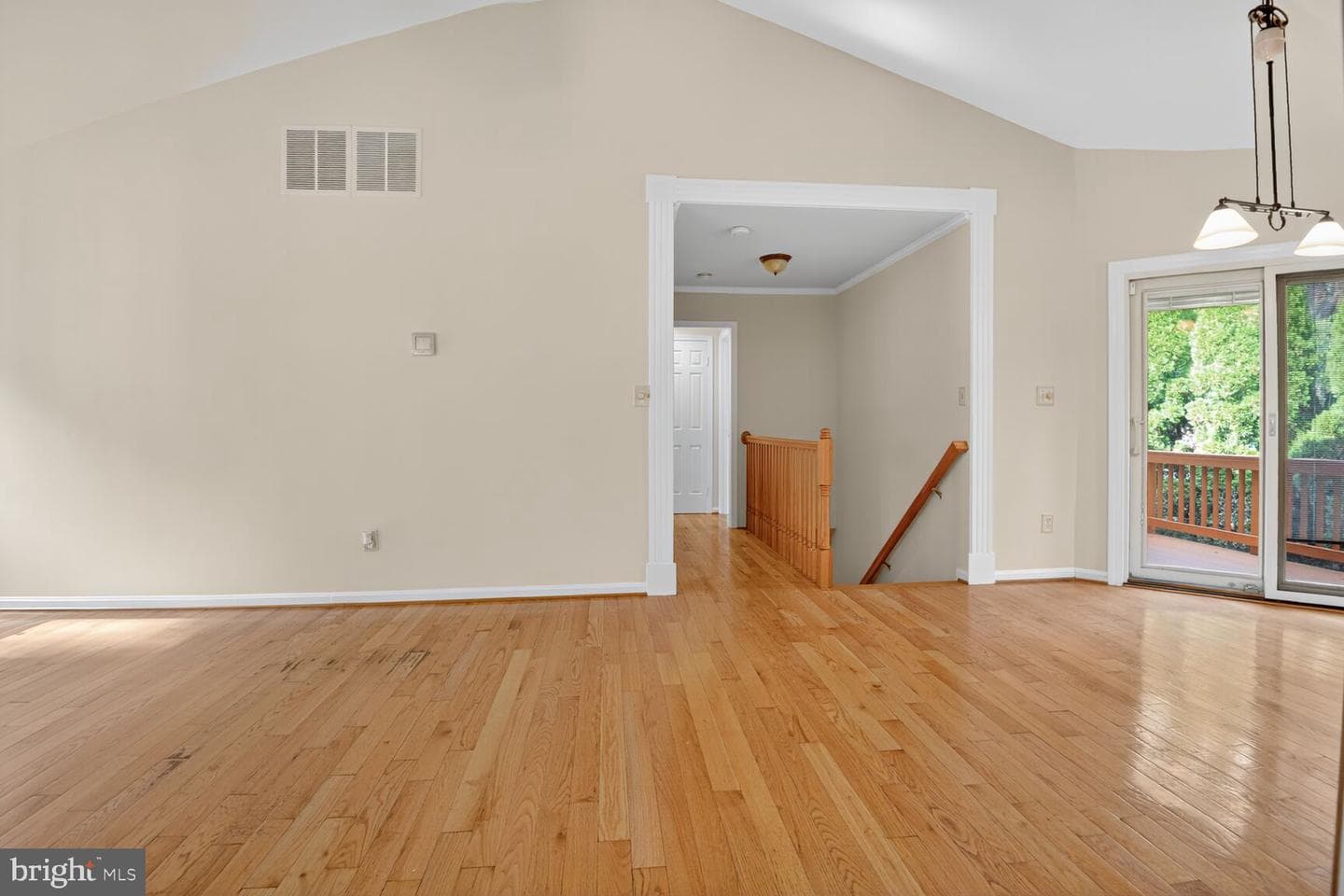 332 Loudoun Street SW photo 10