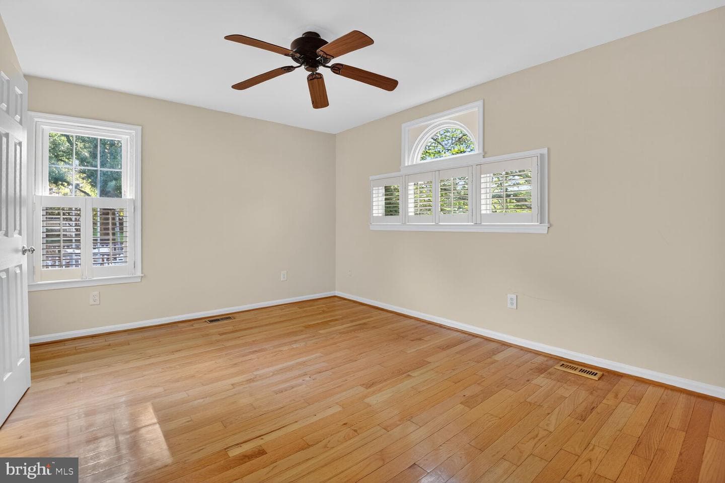332 Loudoun Street SW photo 20