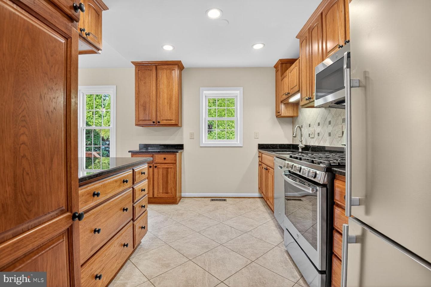 332 Loudoun Street SW photo 3