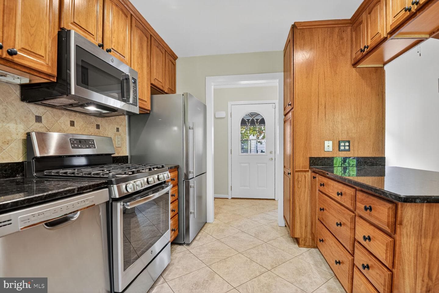 332 Loudoun Street SW photo 5