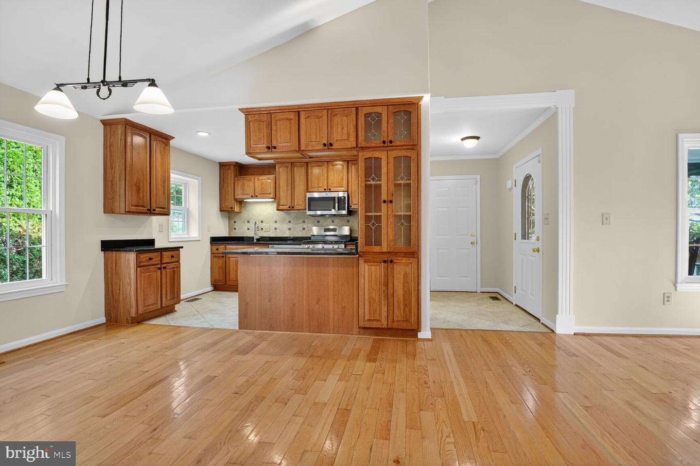 332 Loudoun Street SW photo 6