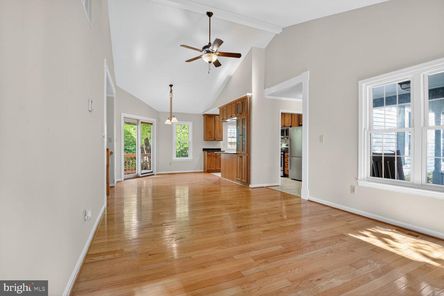 332 Loudoun Street SW photo 8