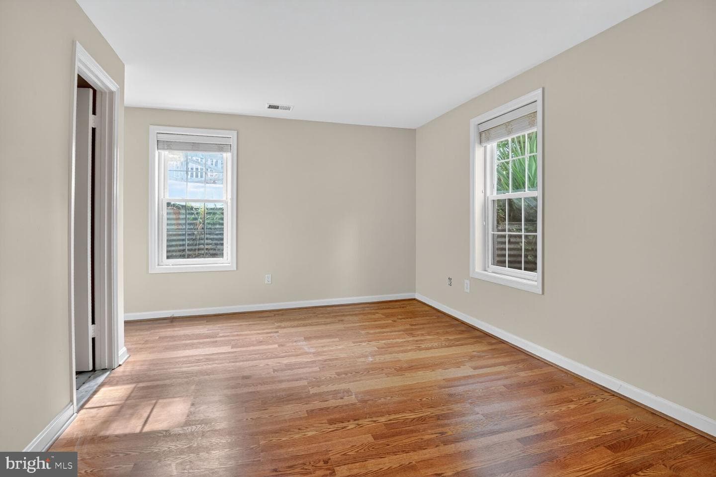332 Loudoun Street SW photo 9