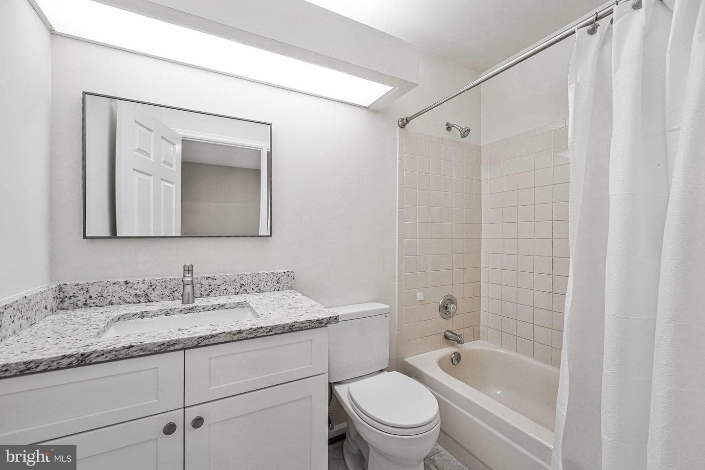 21921 Myrtlewood Square photo 11