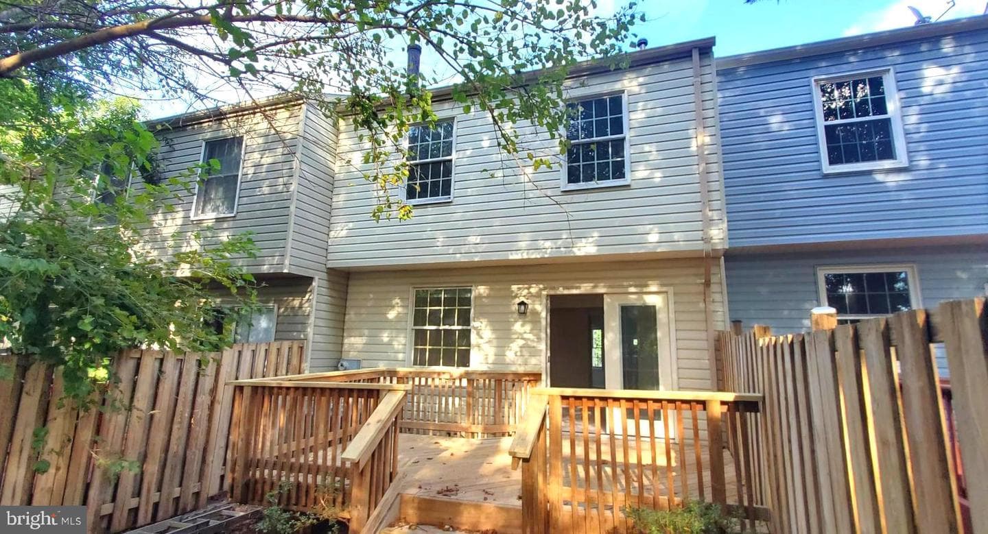 21921 Myrtlewood Square photo 13