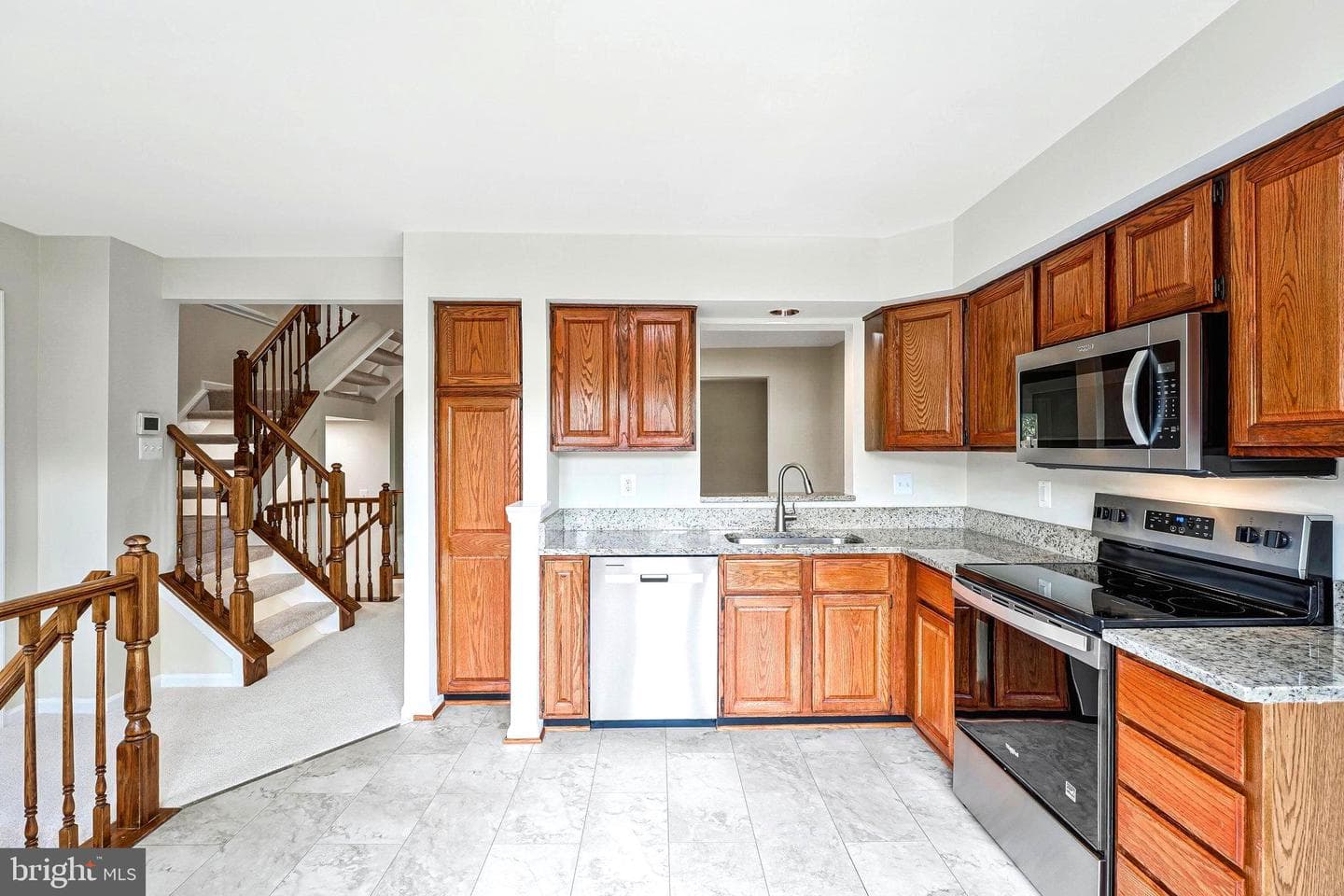 21921 Myrtlewood Square photo 3