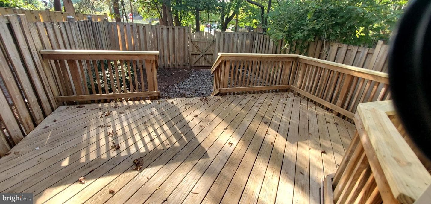 21921 Myrtlewood Square photo 31