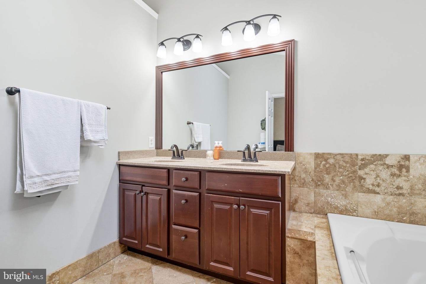 47587 Comer Square photo 34