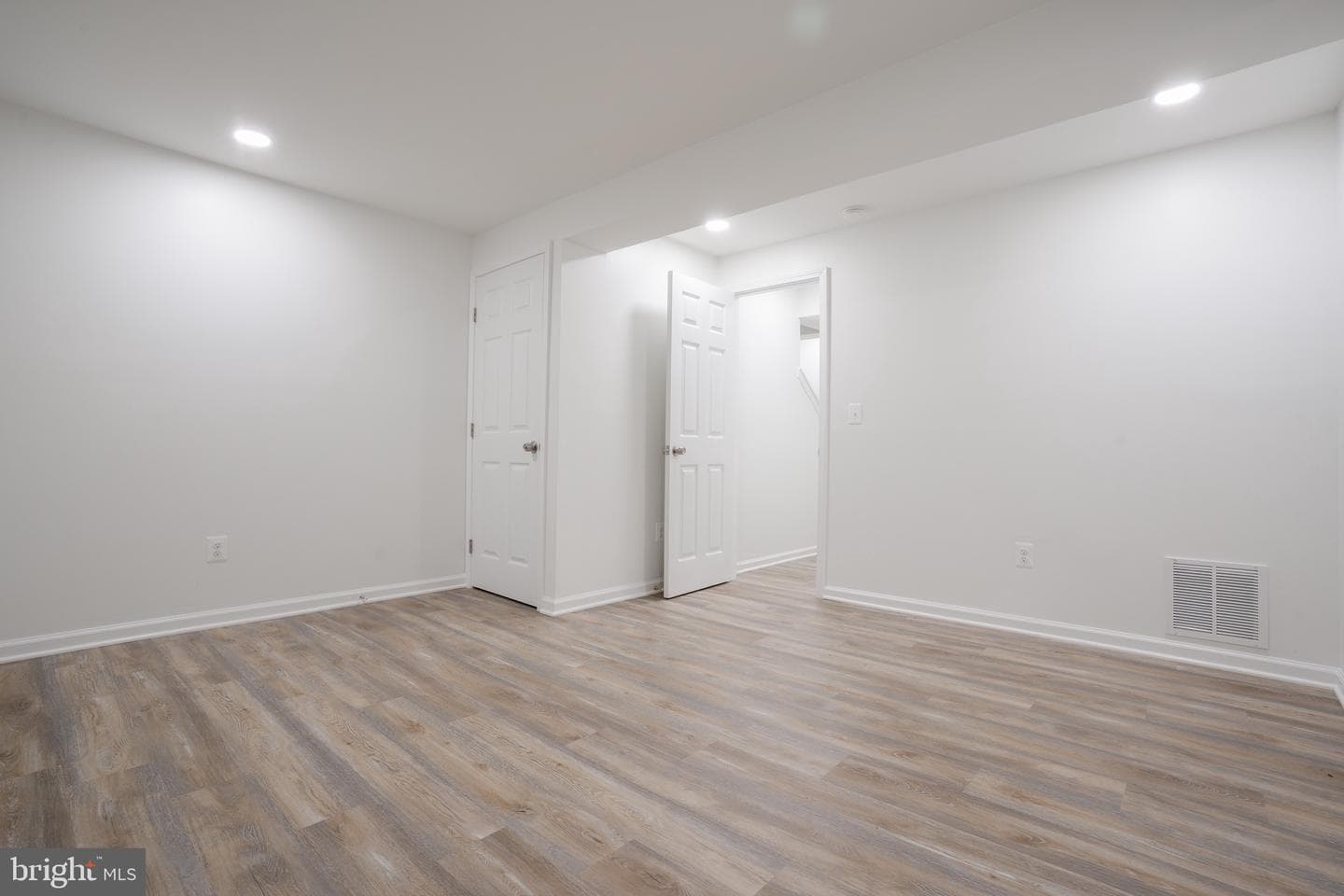 112 Argus Place photo 27