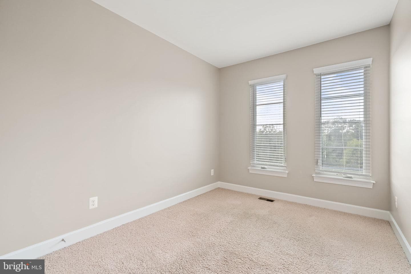 20396 Roslindale Drive photo 40