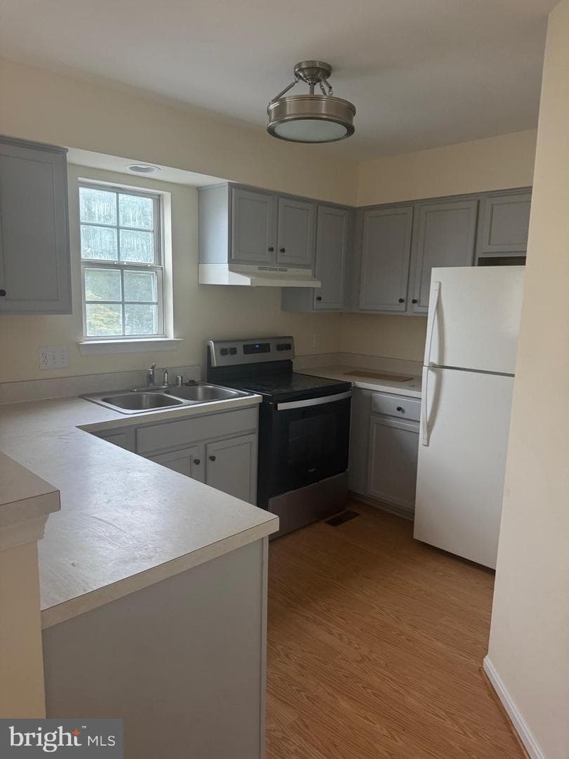 102 Frazer Drive photo 2