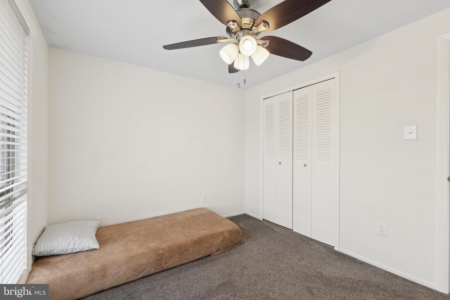 32 Regis Circle photo 22