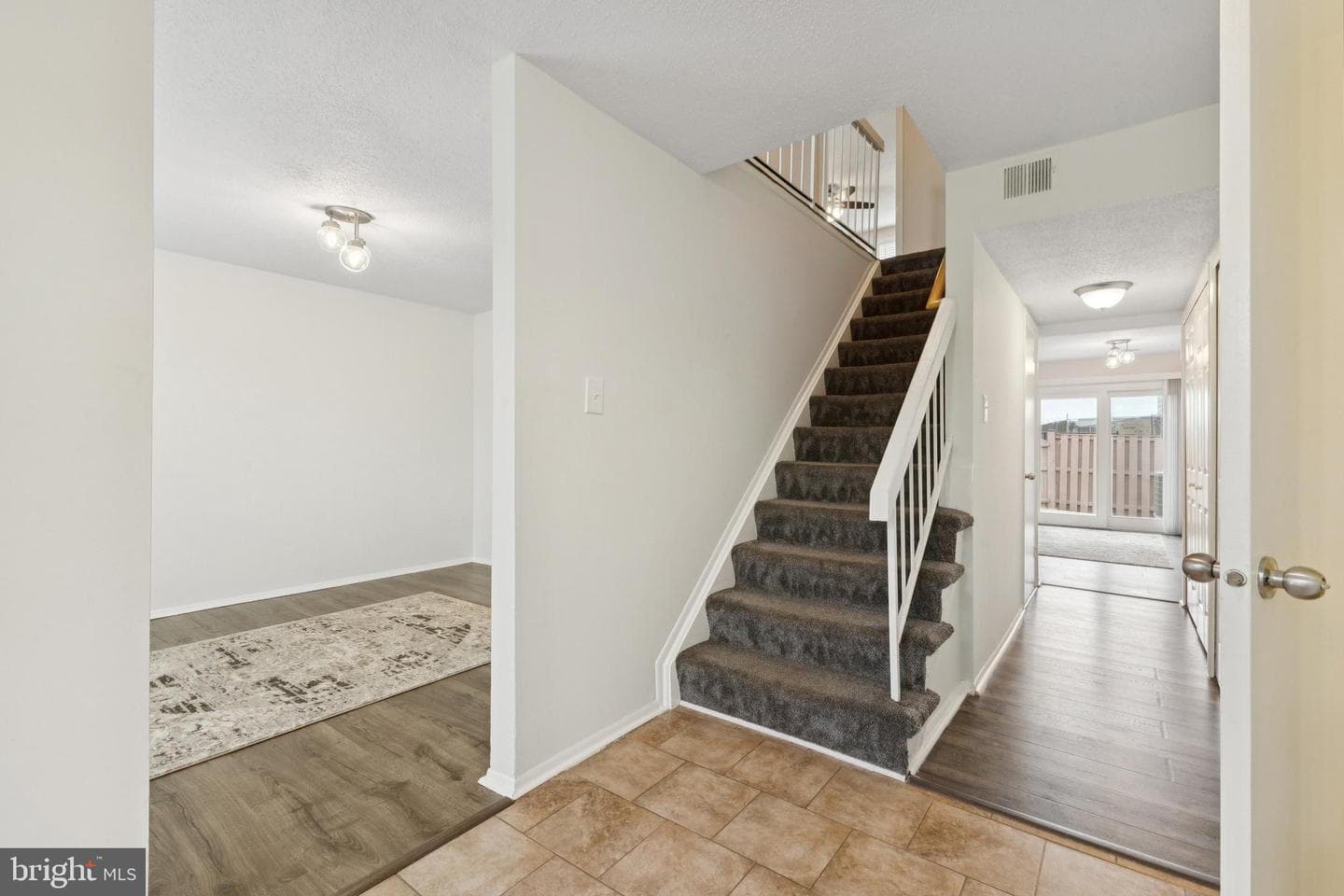 32 Regis Circle photo 4