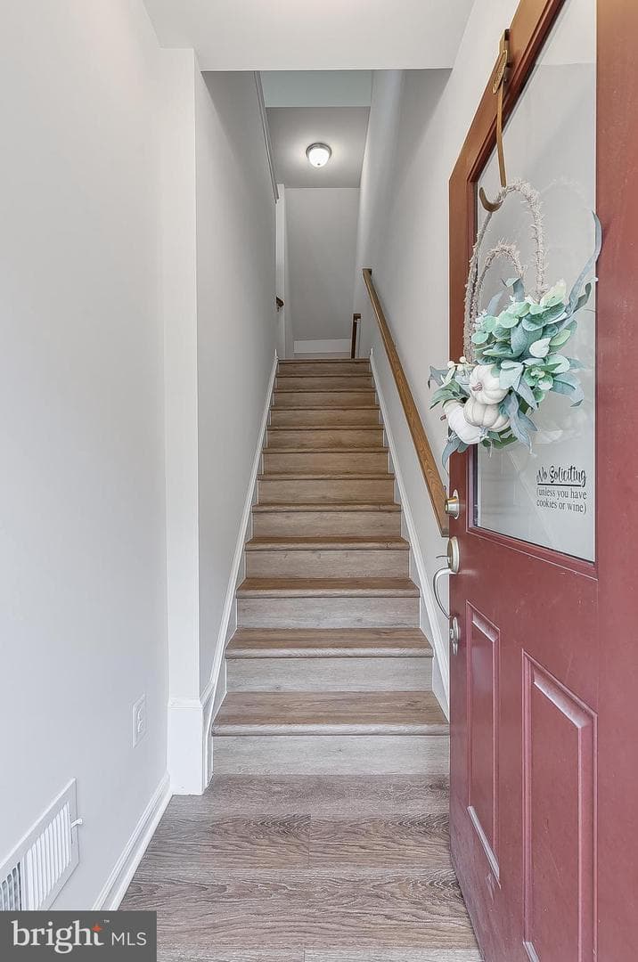 604 Savile Row Terrace photo 2