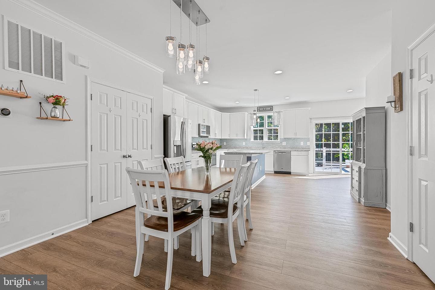 604 Savile Row Terrace photo 8