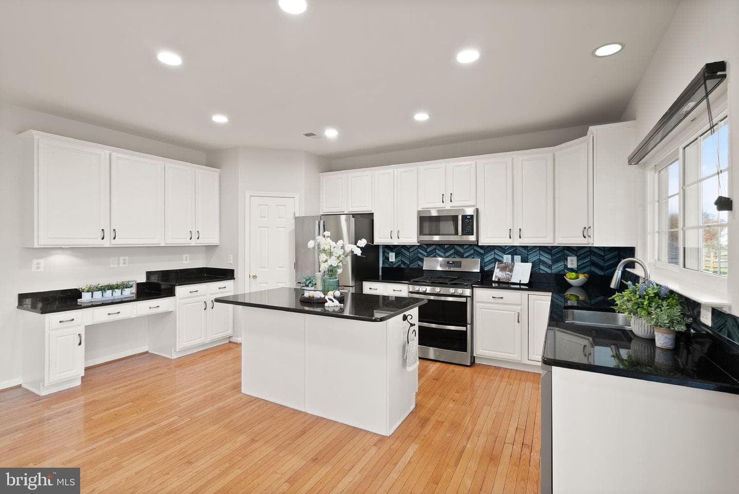 706 Invermere Drive NE photo 16