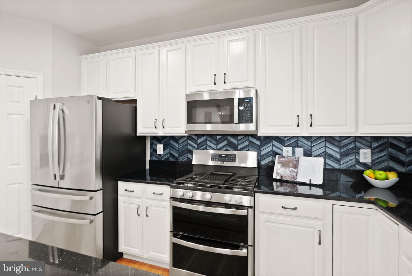 706 Invermere Drive NE photo 17