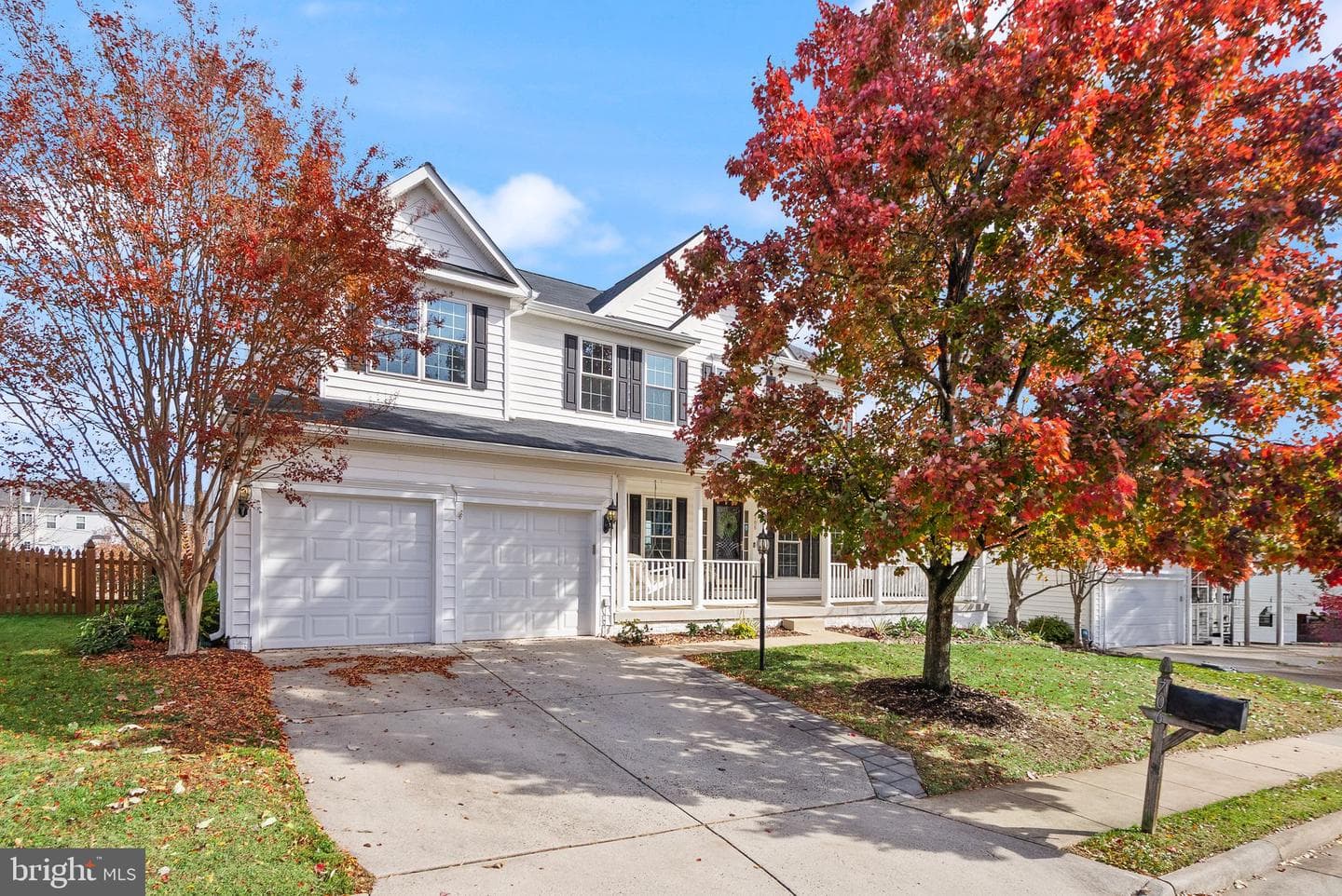 706 Invermere Drive NE photo 2