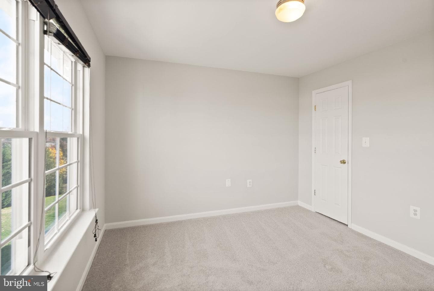 706 Invermere Drive NE photo 38