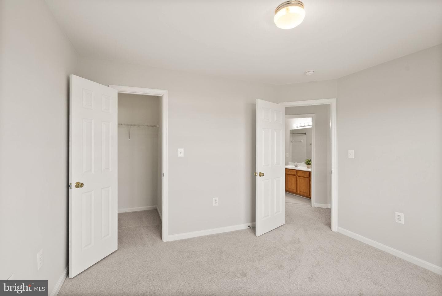 706 Invermere Drive NE photo 39