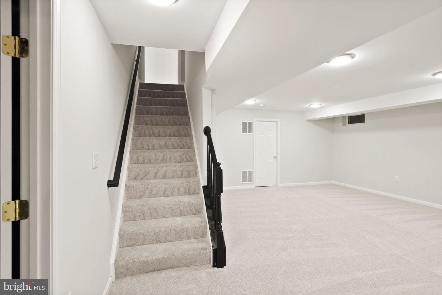 706 Invermere Drive NE photo 43
