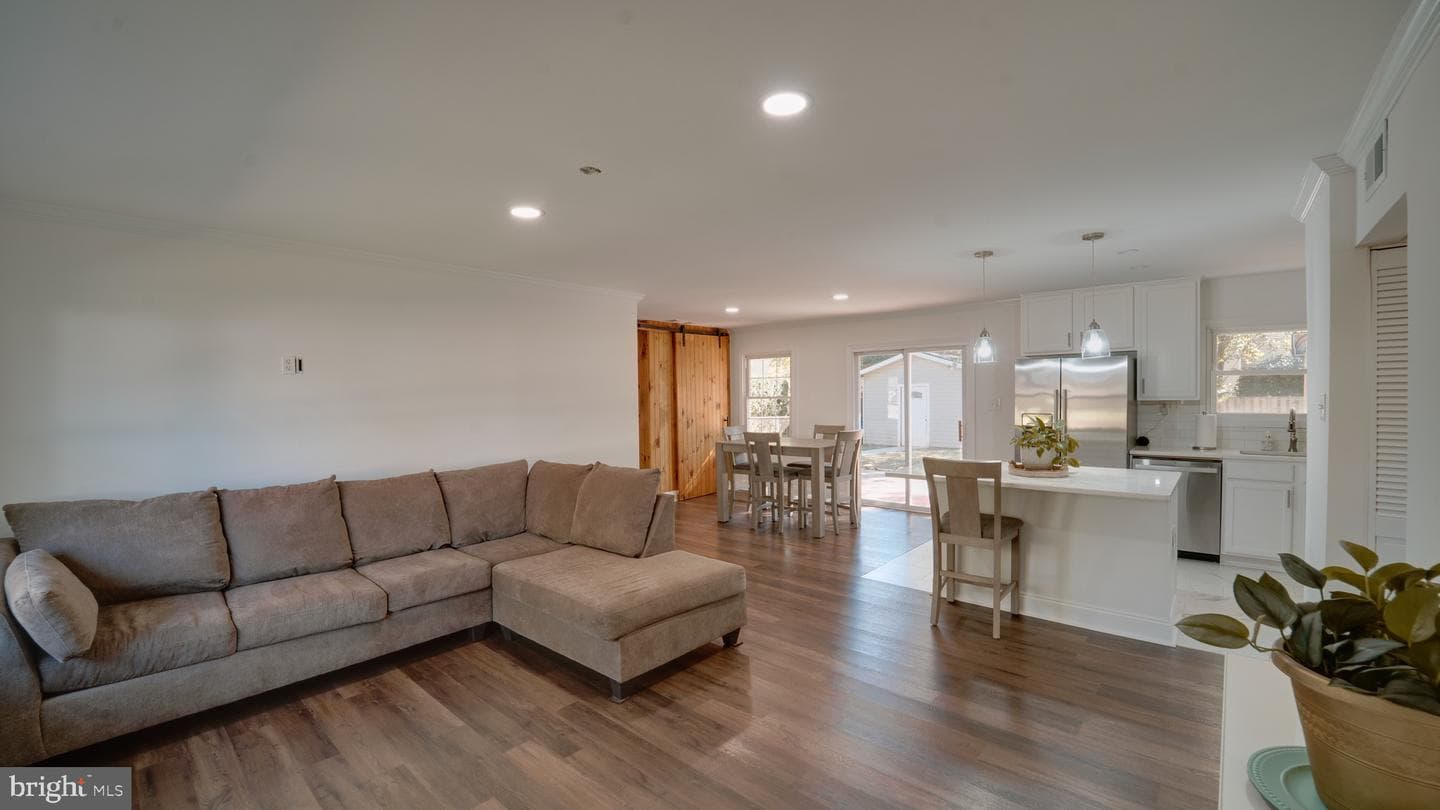 312 E Gordon Street photo 5