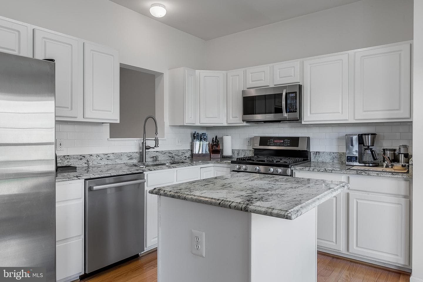 573 Tuliptree Square NE photo 14