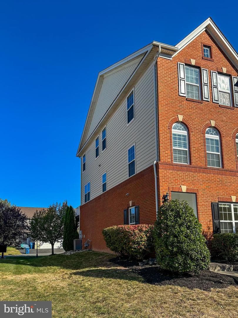 23069 Weybridge Square photo 4