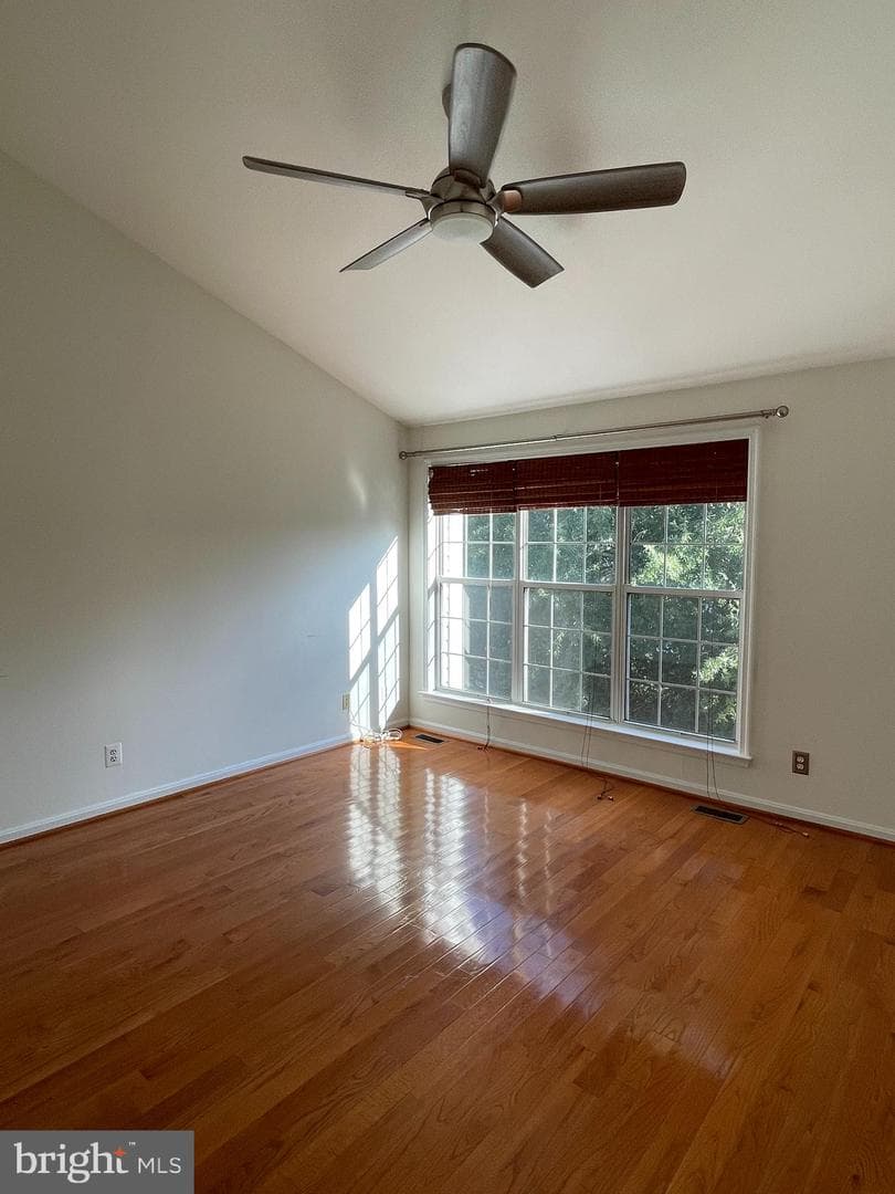 47692 Sandbank Square photo 12