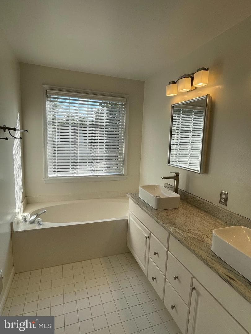 47692 Sandbank Square photo 16