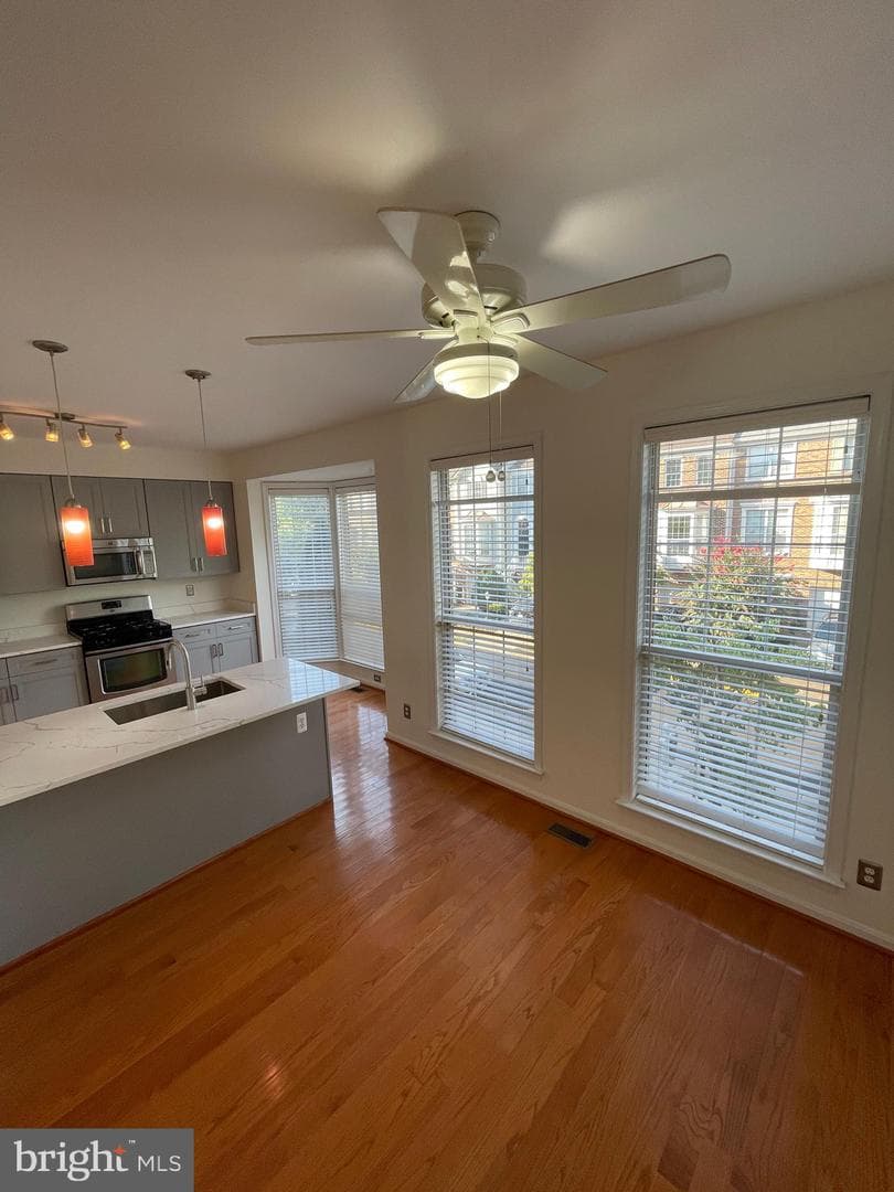 47692 Sandbank Square photo 7