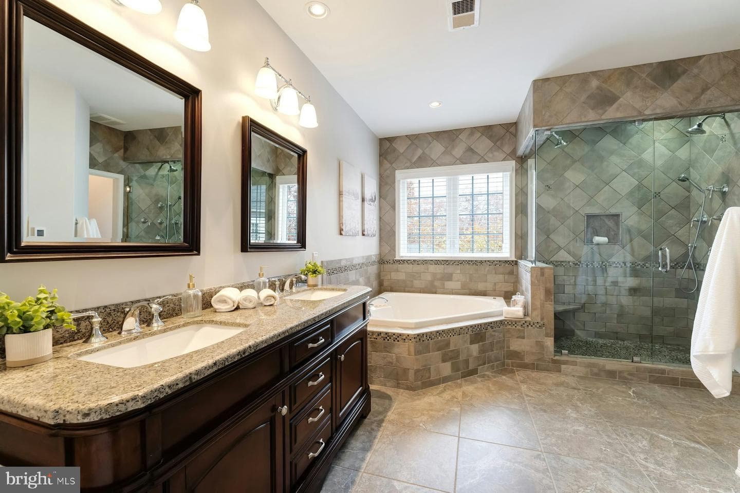 903 Powhatan Court NE photo 40