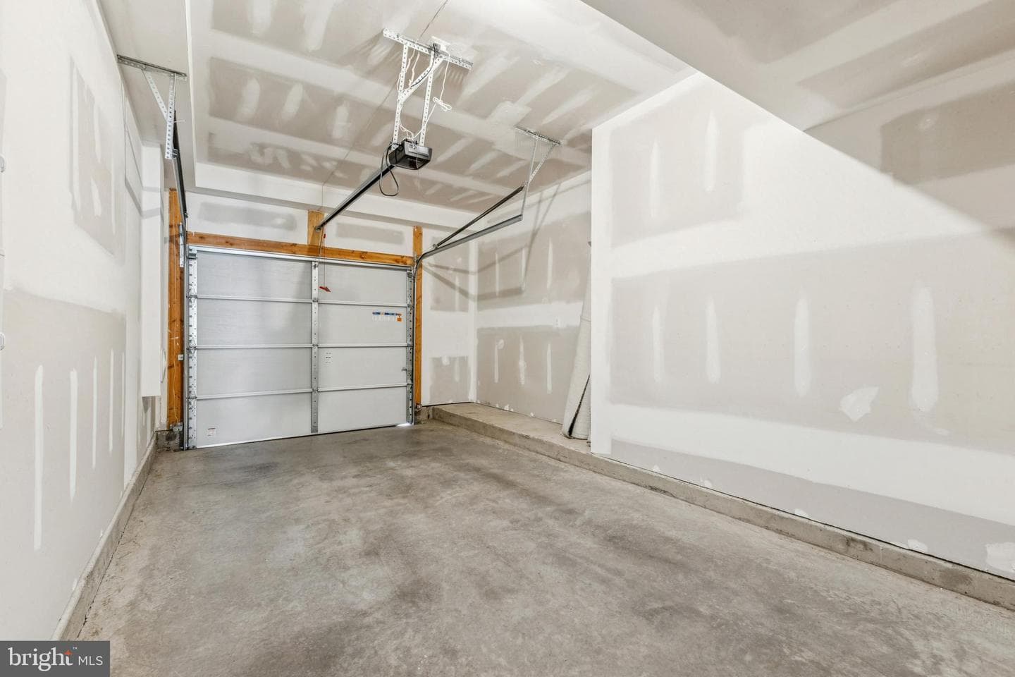 43186 Mongold Square photo 27