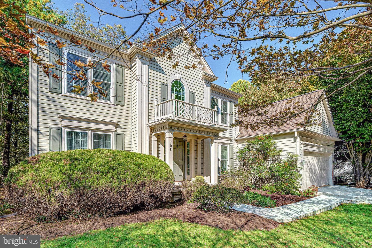 706 Amber Court NE photo 1