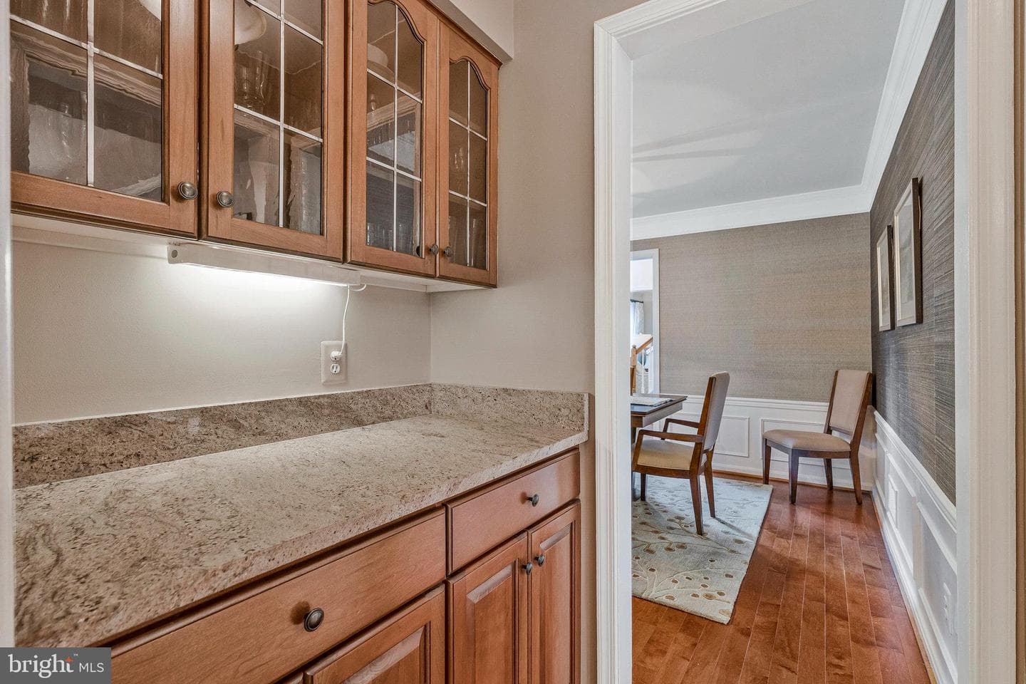 706 Amber Court NE photo 14