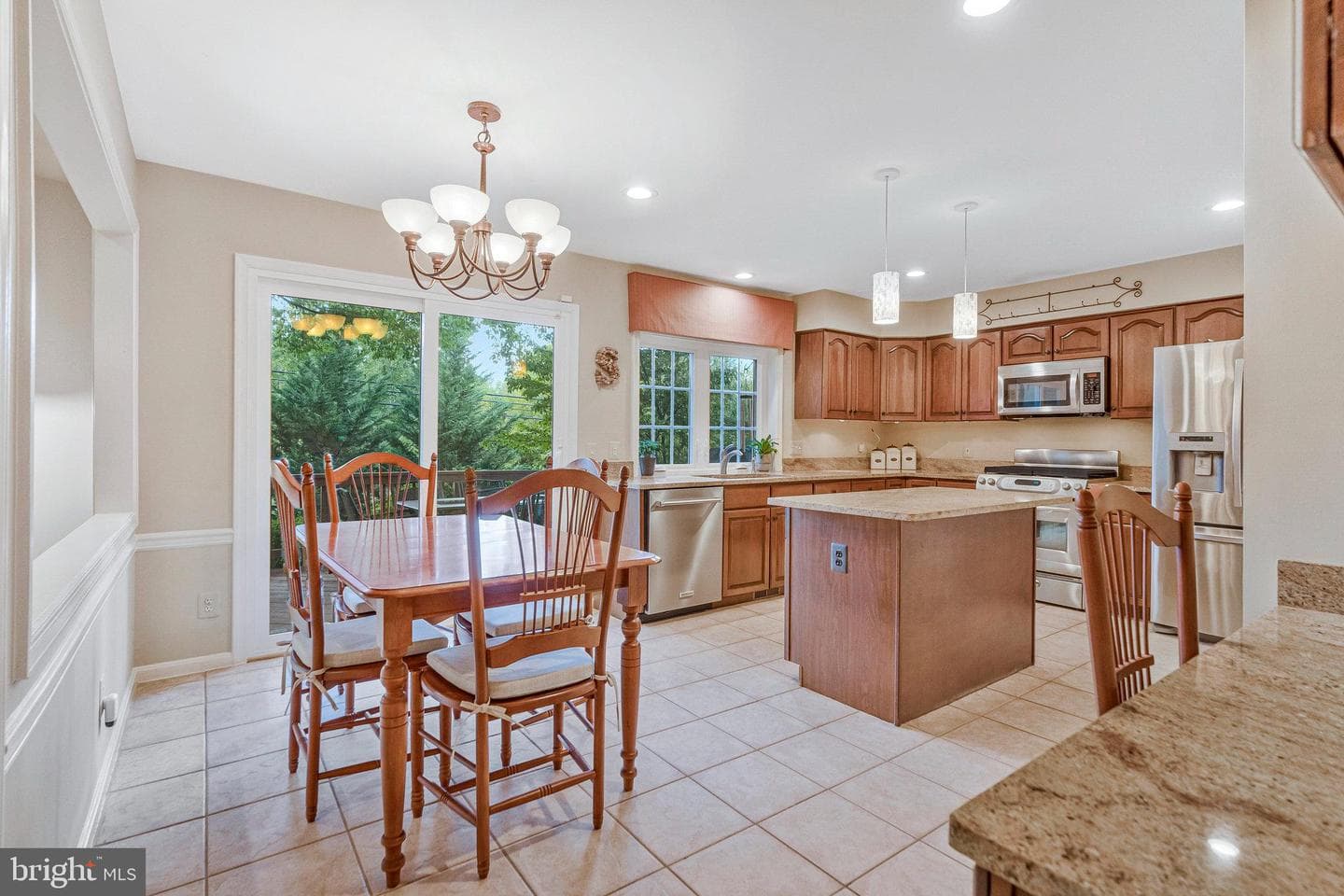 706 Amber Court NE photo 15