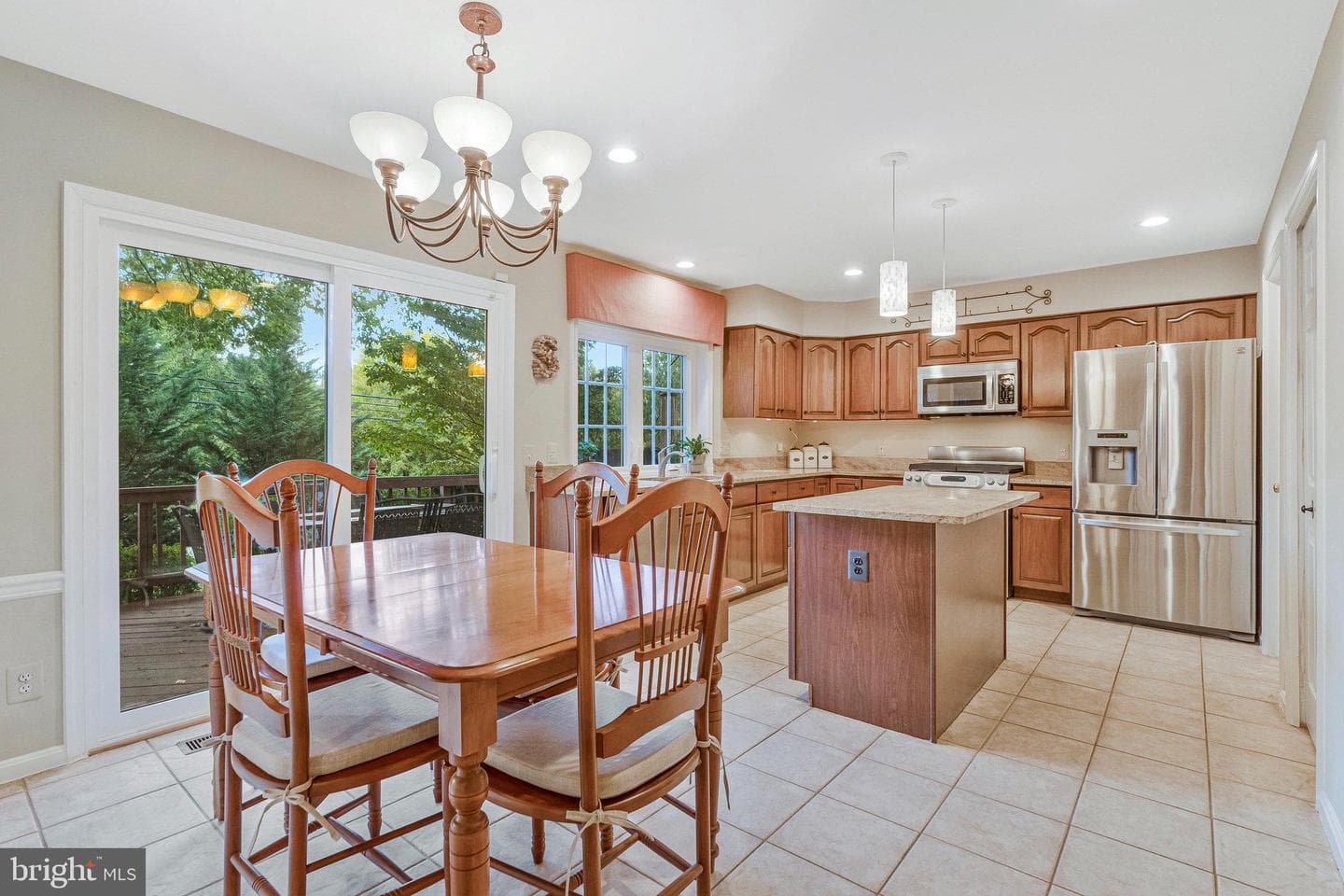 706 Amber Court NE photo 16