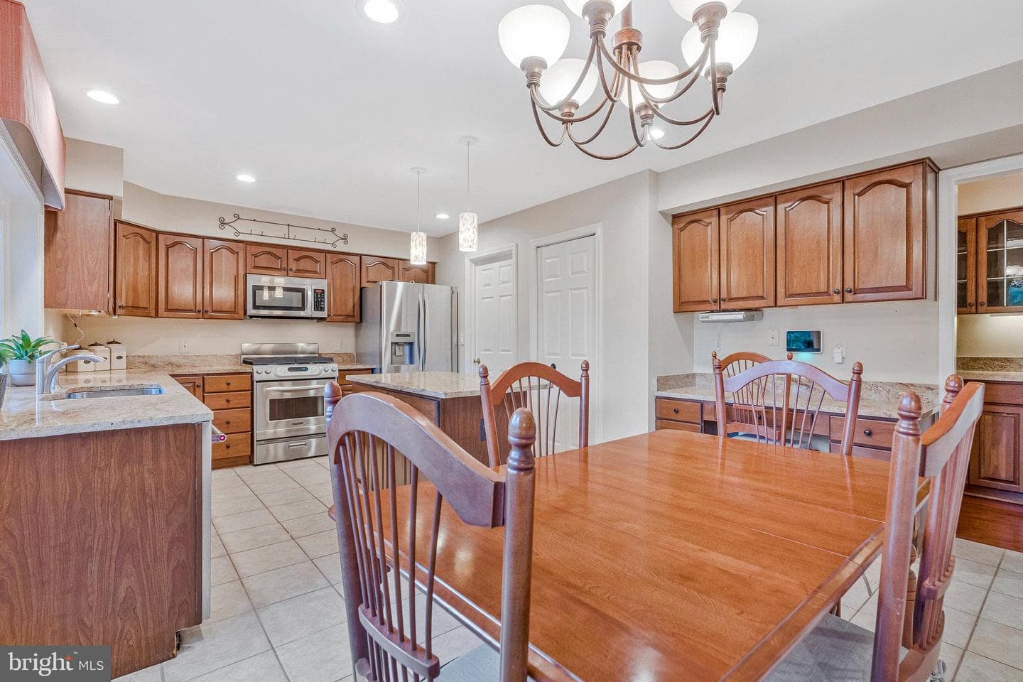 706 Amber Court NE photo 17