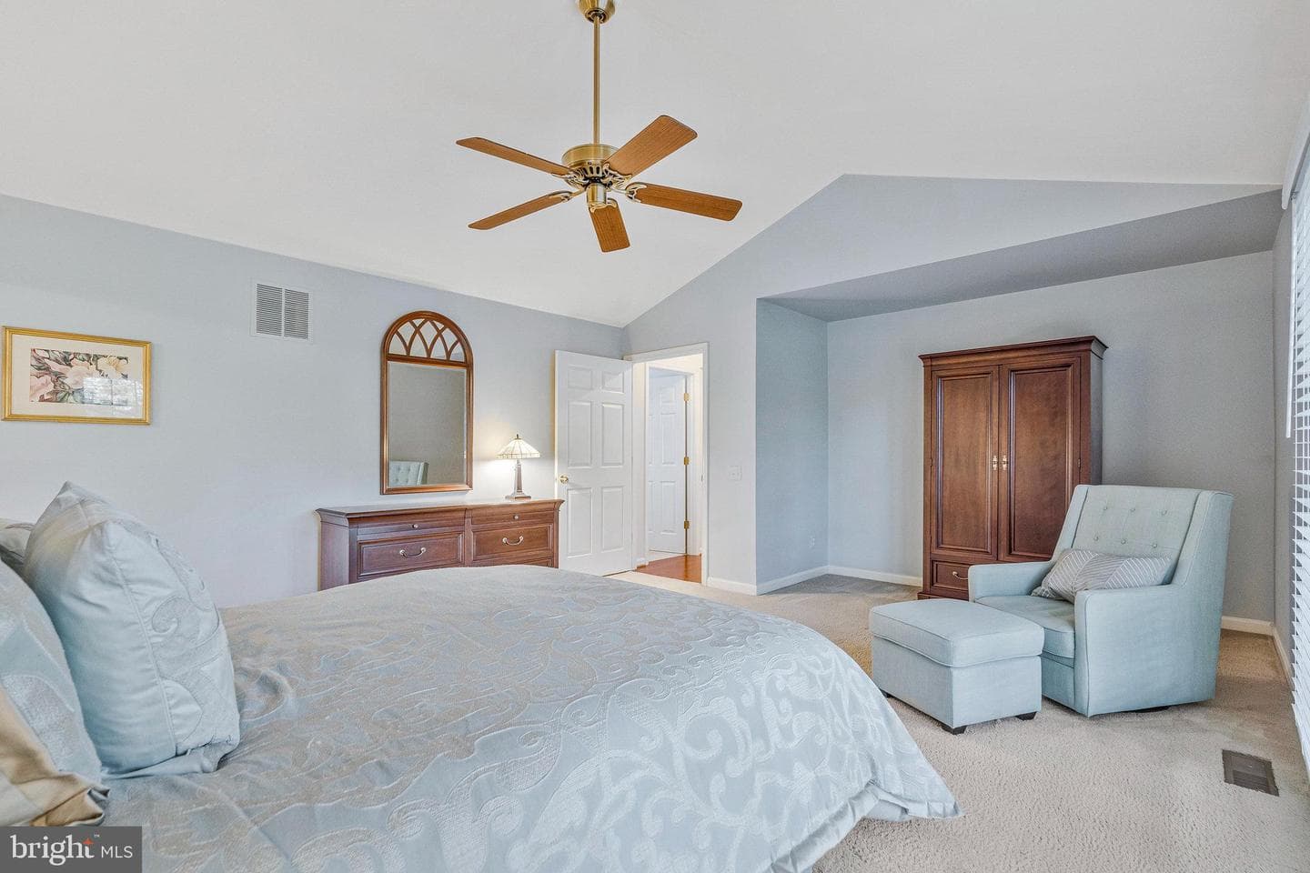 706 Amber Court NE photo 32