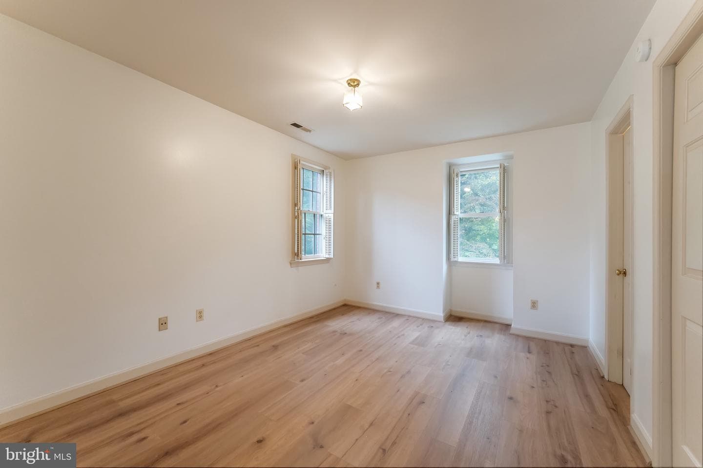 3 Meadowbrook Court S photo 22