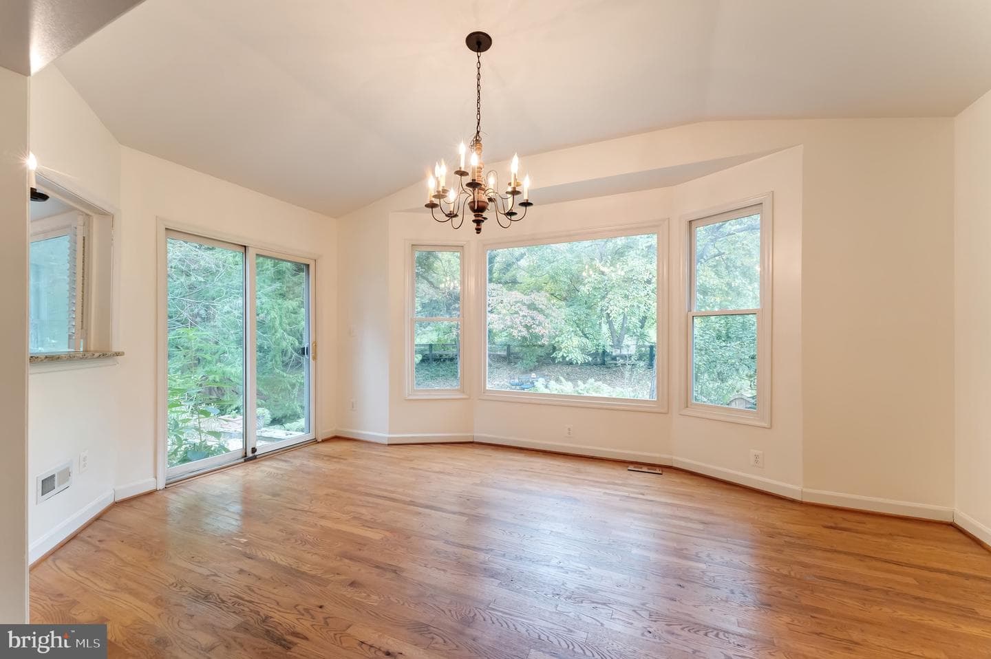 3 Meadowbrook Court S photo 7