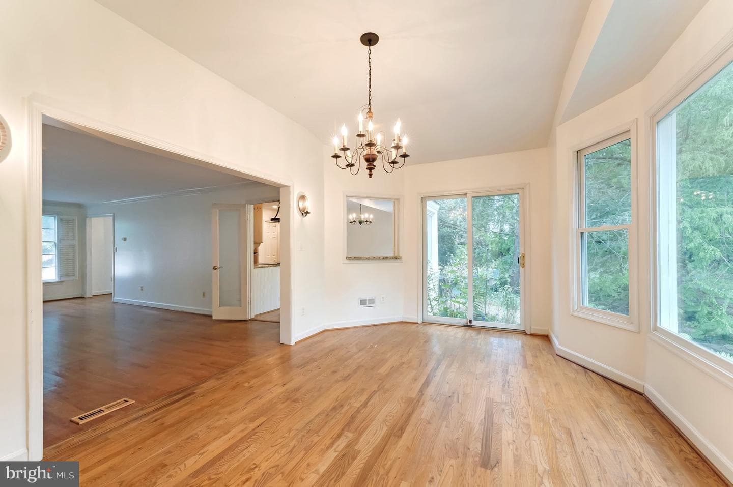 3 Meadowbrook Court S photo 8
