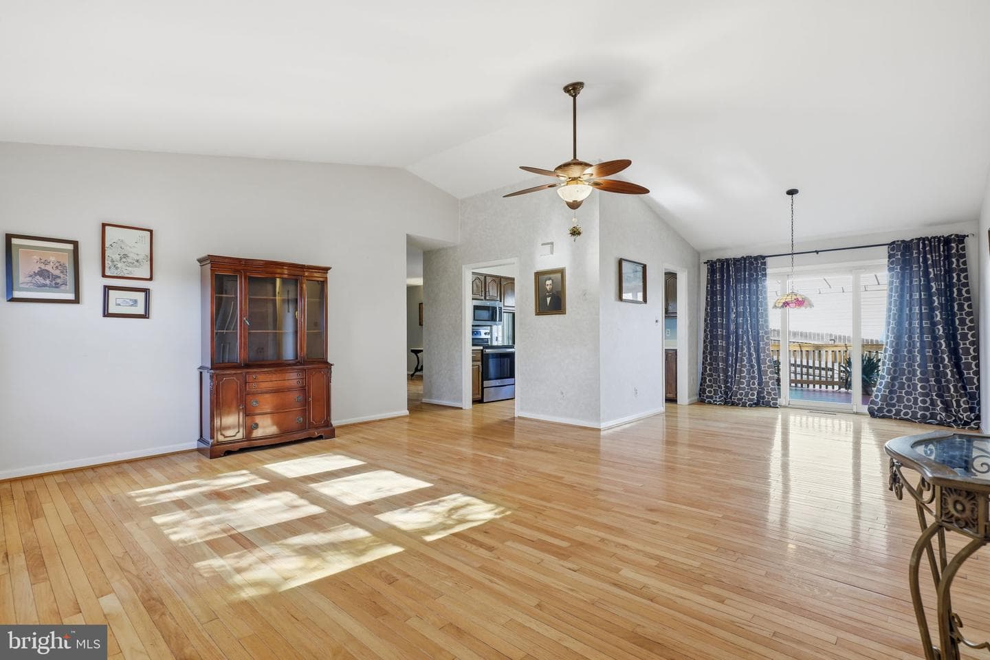 202 Stratford Place SW photo 11