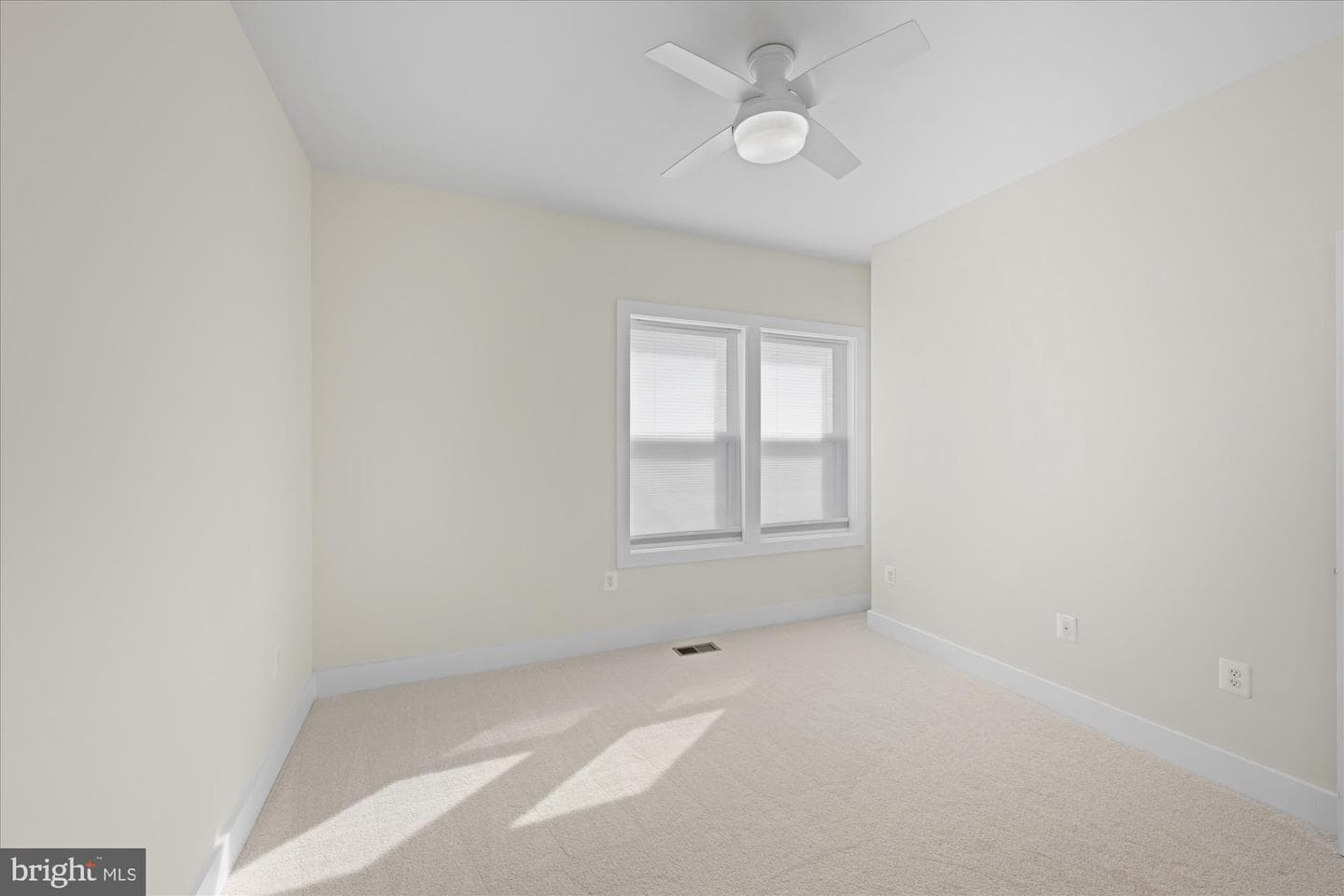 44840 Tiverton Square photo 41