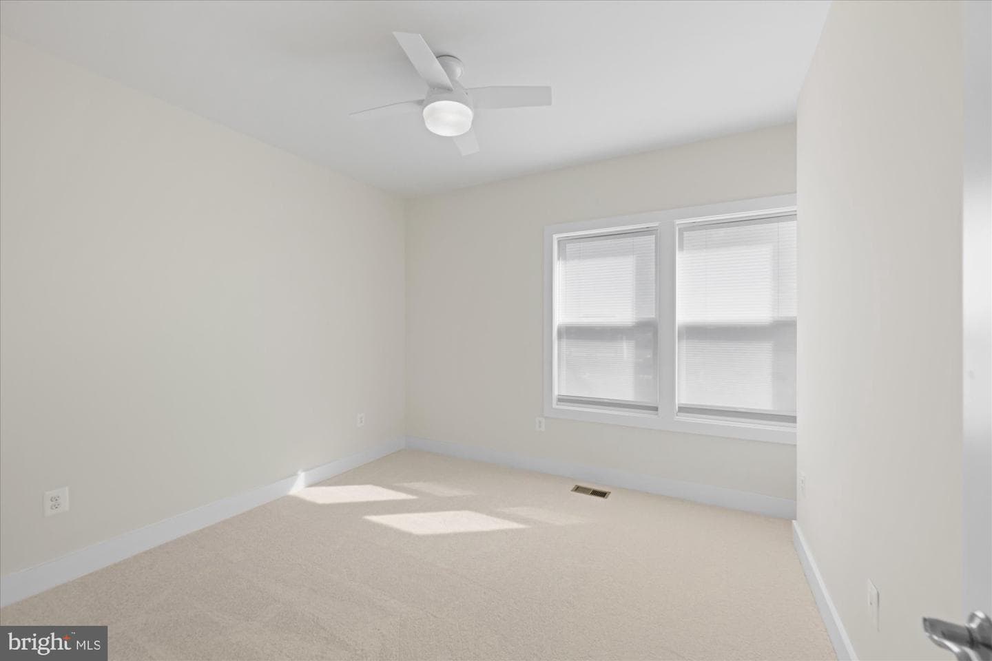 44840 Tiverton Square photo 42