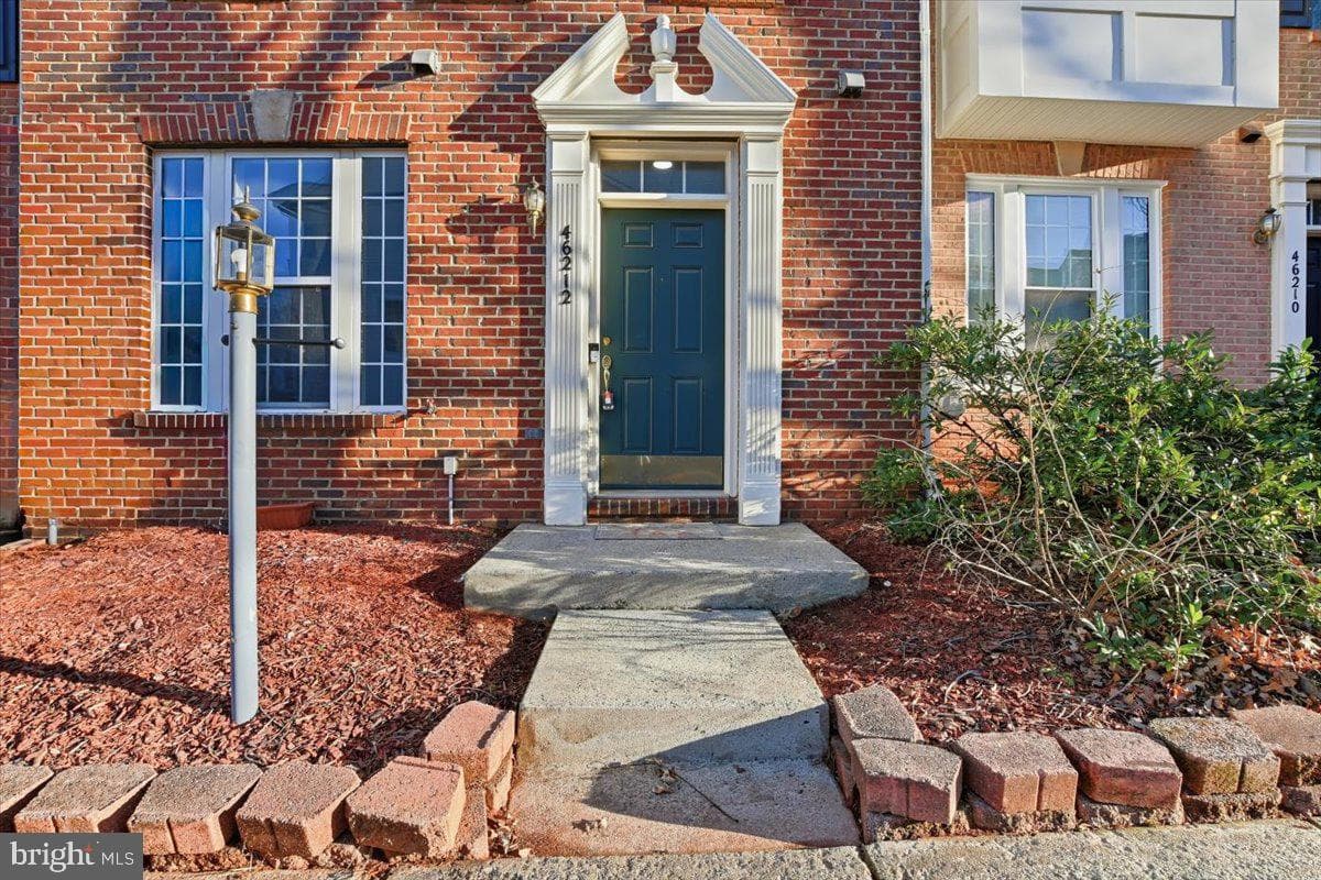 46212 Wales Terrace photo 2