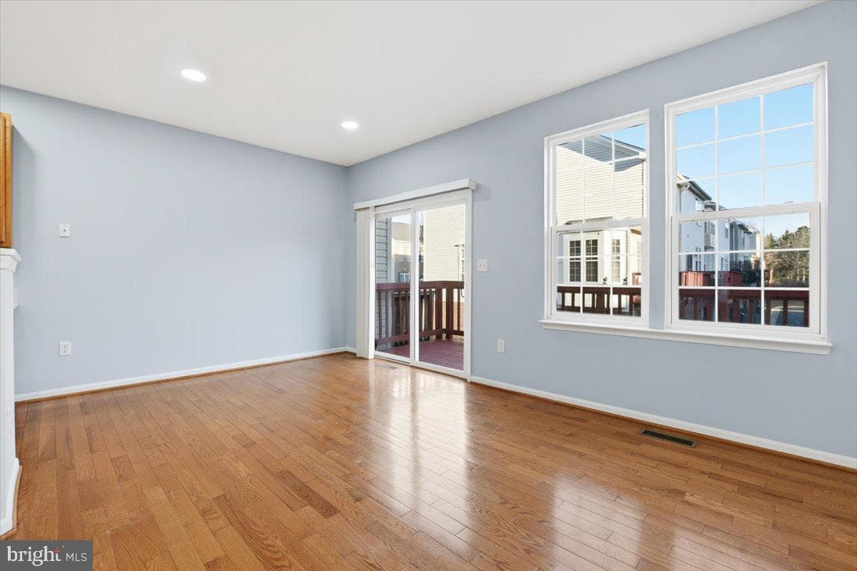 46212 Wales Terrace photo 9