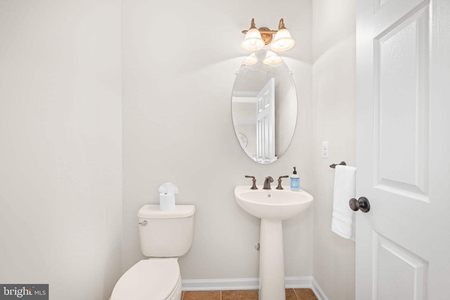 23158 Glenorchy Court photo 27