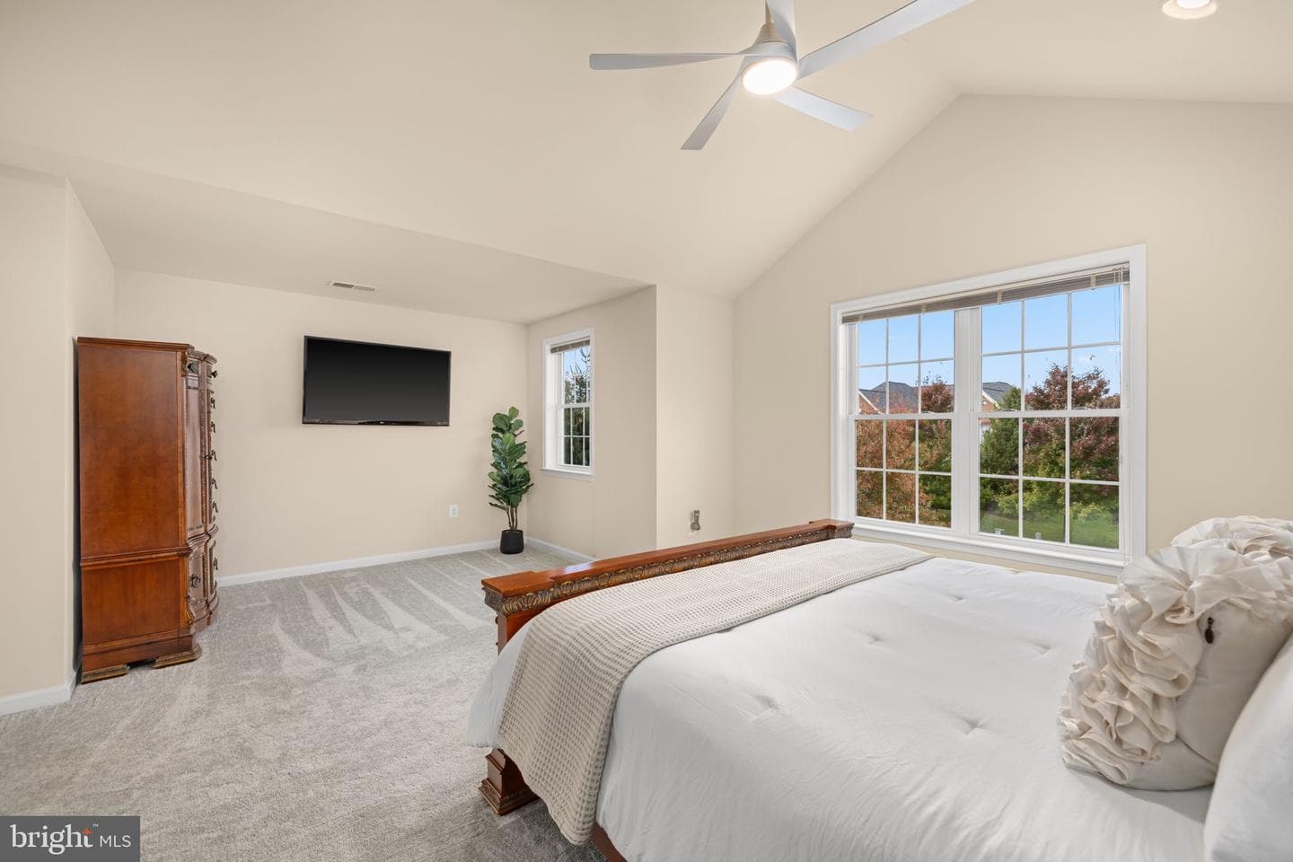 23158 Glenorchy Court photo 32